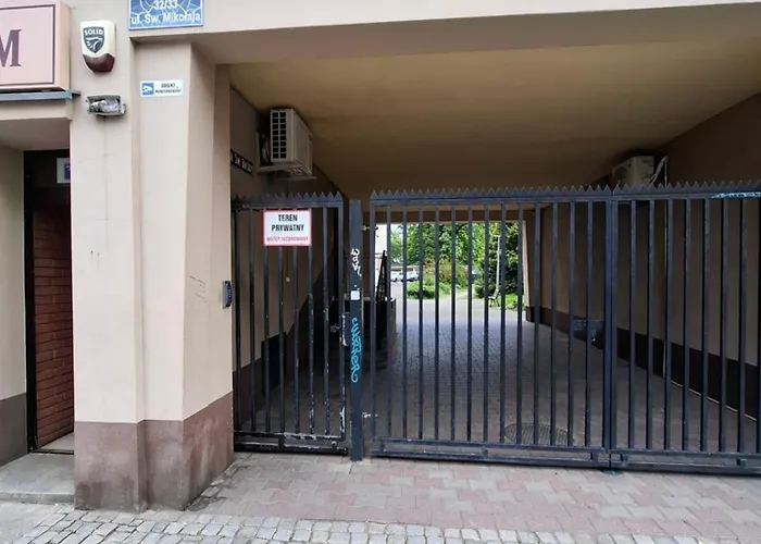 Old Town Corner Ap Sw Barbary